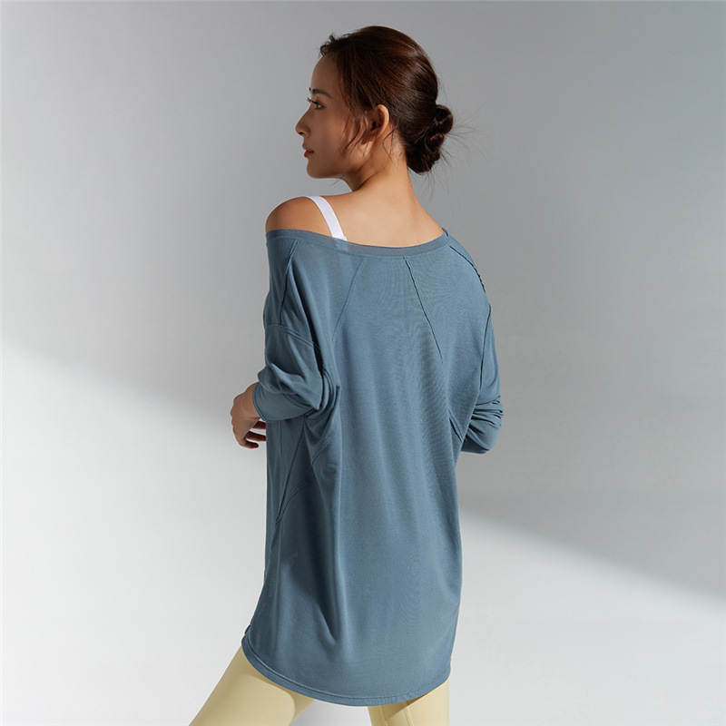 面料名稱:化纖類混紡適用場景:跑步運動,健身器材,保健按摩,健身美體,運動潮流,騎行運動,極限挑戰,徒步登山野營顏色:黑色,湖藍,淡黃,暗粉,嫩綠尺碼:均碼穿著方式:套頭衣長:過臀適用性別:女功能:吸濕排汗面料成分:聚酯纖維（滌綸）適合季節:冬季,春季,秋季袖長:長袖服裝版型:寬鬆誤差範圍:1~2cm