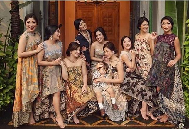 64 Model Baju Batik Nia Ramadhani HD Terbaik