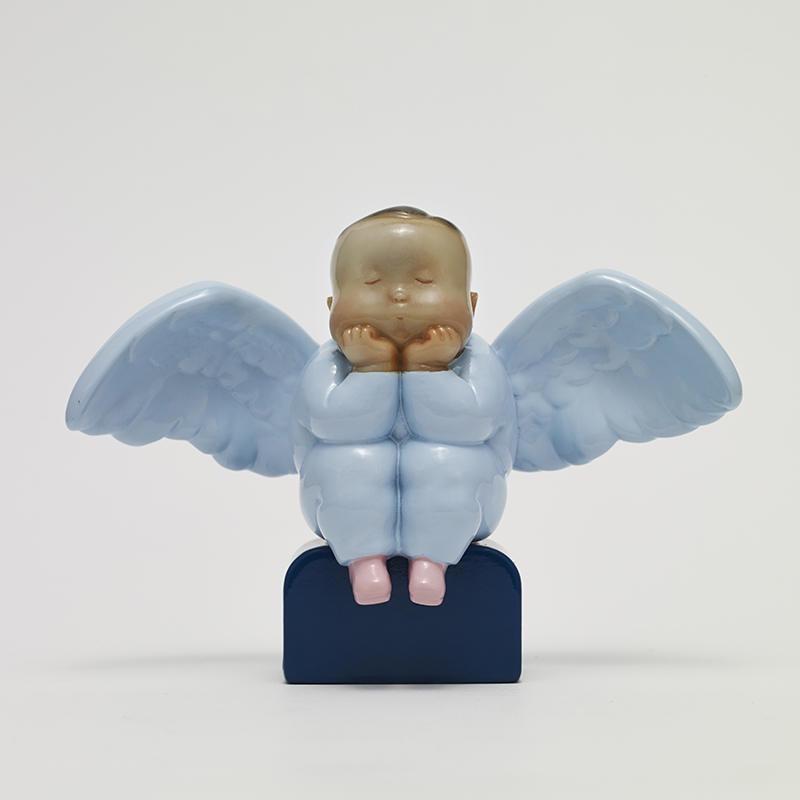 稀奇由中國兩位著名雕塑家向京和瞿廣慈於2010年創立，內容涉及雕塑、配飾、設計產品等多個產品領域，其品牌理念已獲得海內外的廣泛認可。稀奇的合作者中不乏精品酒店、時尚買手店、著名博物館商店等各高端場所。