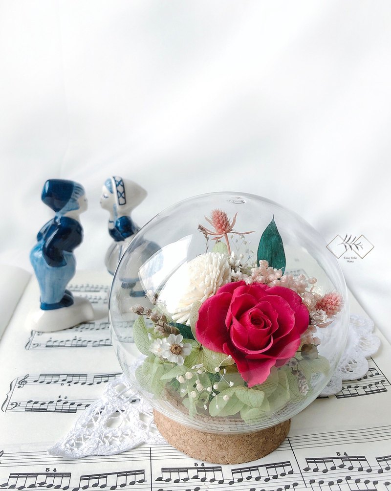 紅色玫瑰的花語：銘記於心 雖然我不是太空人上不了太空，更摘不了星星 但我將對妳的愛放在這裡 將這份愛，完整的、毫無保留的用不凋的永生花交給妳???