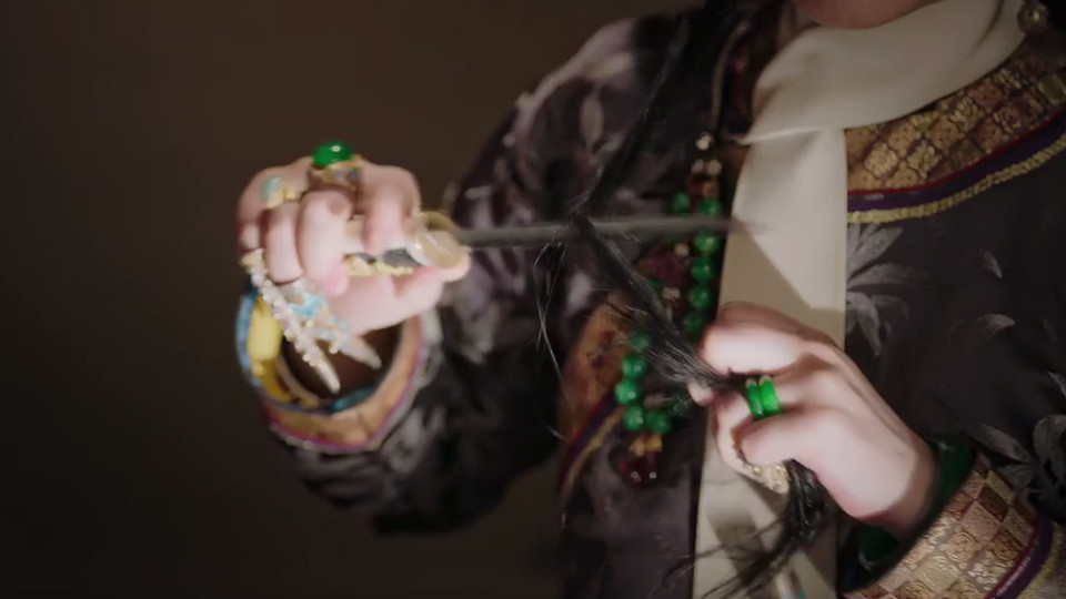 《如懿傳》扇耳光名場面11：乾隆一巴掌讓如懿「斷髮為祭」