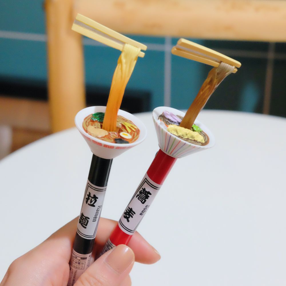 日本創意禮品拉麵造型立體原子筆按押時筷子會往下，好像真的在吃麵～～～有拉麵、蕎麥麵兩種口味 (~￣▽￣)~