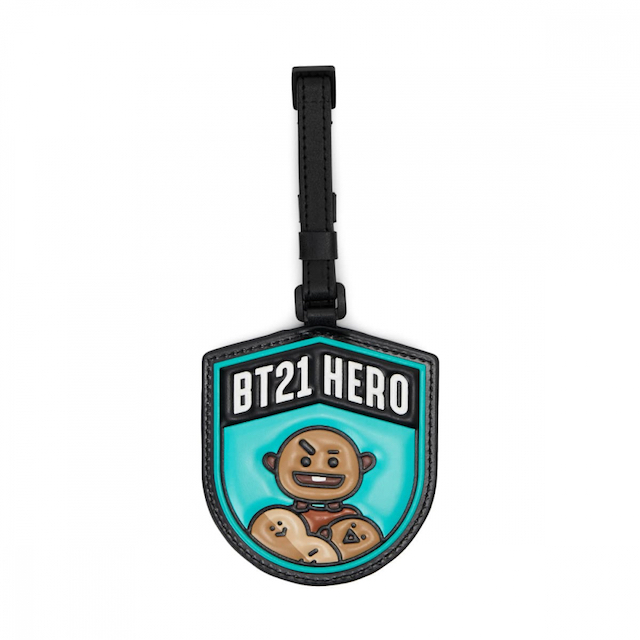 BT21 SHOOKY 皮革行李吊牌 跟著BTS環遊世界，緊緊掛上角色行李吊牌，一眼認出行李，更在機場展現你的品味。 產地：中國 注意事項 1. 本館商品提供七日鑑賞期內退貨，恕不接受換貨。 2. 退