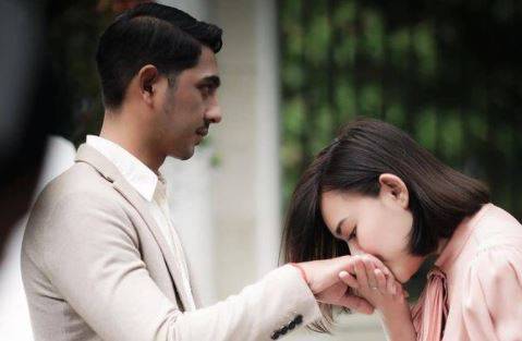 Bikin Baper Di Sinetron Begini Aslinya Kedekatan Arya Saloka Dan Amanda Manopo Tabloidbintang Com Line Today