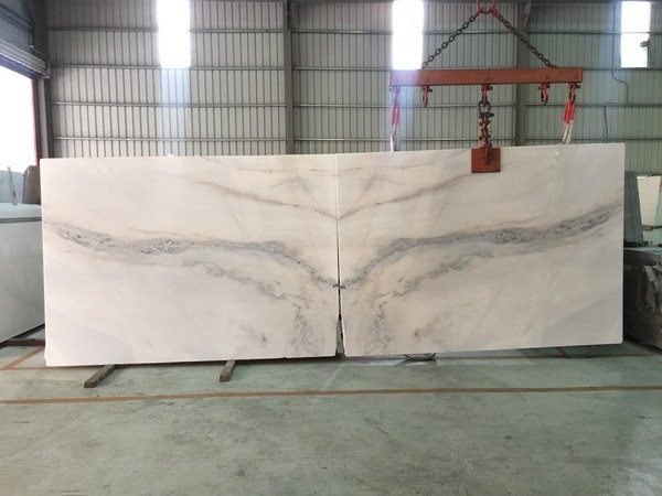 銀狐大理石-八里聯利石材，大理石材推薦，翡翠、瑞士白大理石，白色系大理石，電視牆、玄關、浴室、檯面適用大理石，有礦山自產自銷的大理石材廠推薦