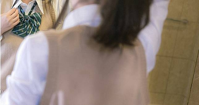 2狼師「輪流蹂躪」關教室毆打！　盲人女學生隱忍2個月痛哭
