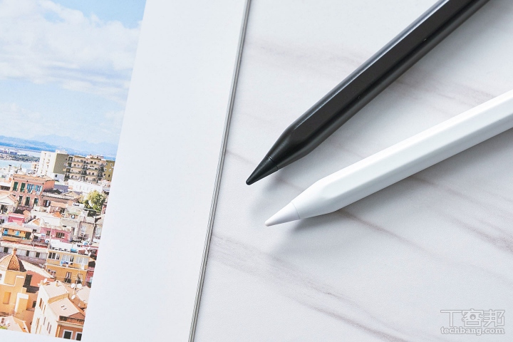 UX 日本超耐磨可替換筆尖有黑、白二色，剛好可以對應 NovaPlus Pencil A7 的兩色筆款。