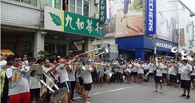 【黑幫大亂鬥3】茶行老闆黑白通吃　高階警官上任「必拜訪」