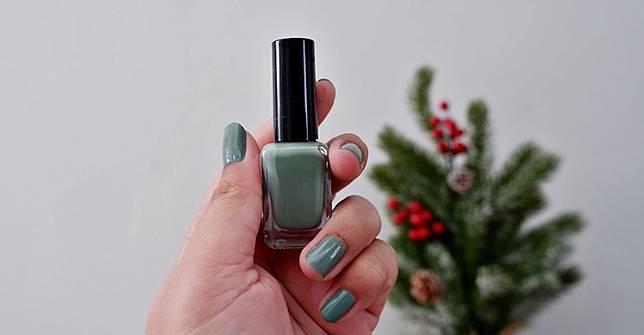 Rekomendasi Kuteks Warna Muted Green Untuk Natal Female Daily Line Today