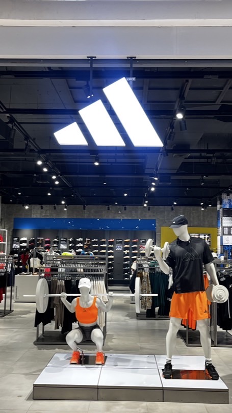 Adidas The mall บางแค ชั้น1