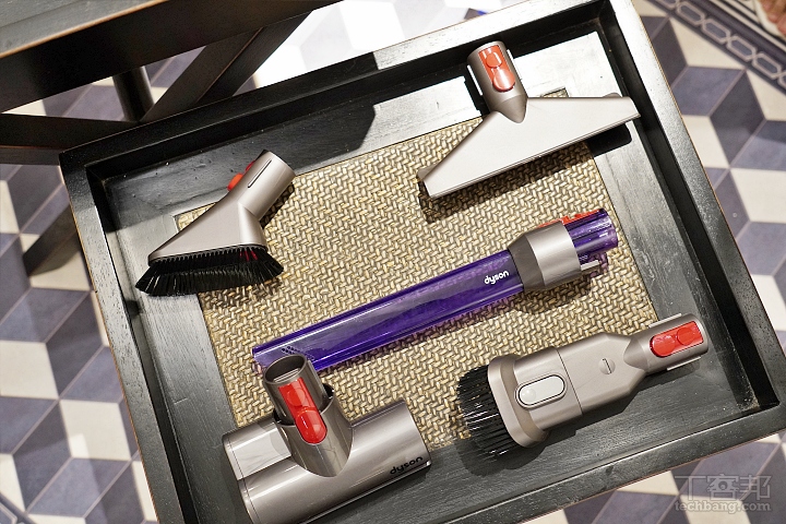 Dyson 推出小改款無線吸塵器 V8 Slim Fluffy+，吸力不減、吸頭升級、售價 16,900 元
