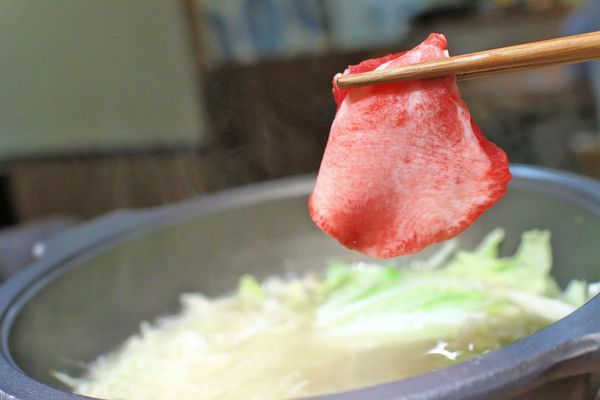 【台北美食】一笑-深夜小食堂!只有在這才能吃到的牛舌火鍋! 【台北美食】一笑-深夜小食堂!只有在這才能吃到的牛舌火鍋!