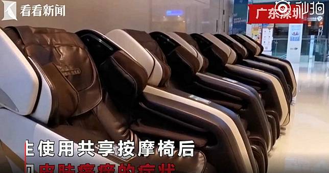 坐商場按摩椅一陣麻癢　他低頭看嚇到彈飛…「成團」紅色蟲蟲爬滿腿