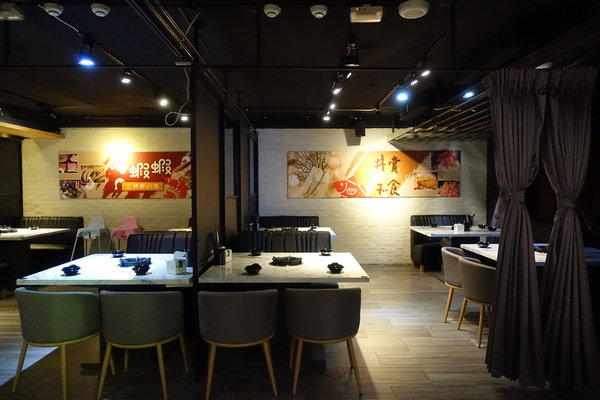 中山區聚餐火鍋推薦-丼賞和食+嗨蝦蝦林森旗艦店，百蝦龍船四人套餐，台北尾牙/謝師宴餐廳，林森北路石頭火鍋+日本料理，超浮誇高CP值百隻蝦龍蝦船大挑戰