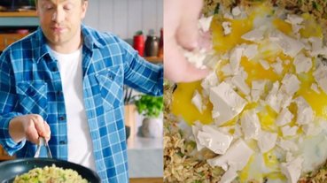 電視名廚 Jamie Oliver 示範炒飯「加果醬」又拿去沖冷水，網友狂噓：看起來像噴！