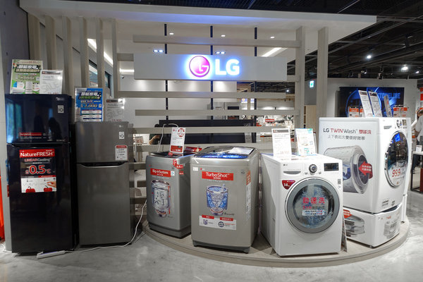 COVEx夏普展演活動，捷運小巨蛋站智慧生活館，結合咖啡店、家電體驗、廚藝教室、精選生活好物、特賣會，可場地租借且有網美牆打卡的主題式情境賣場