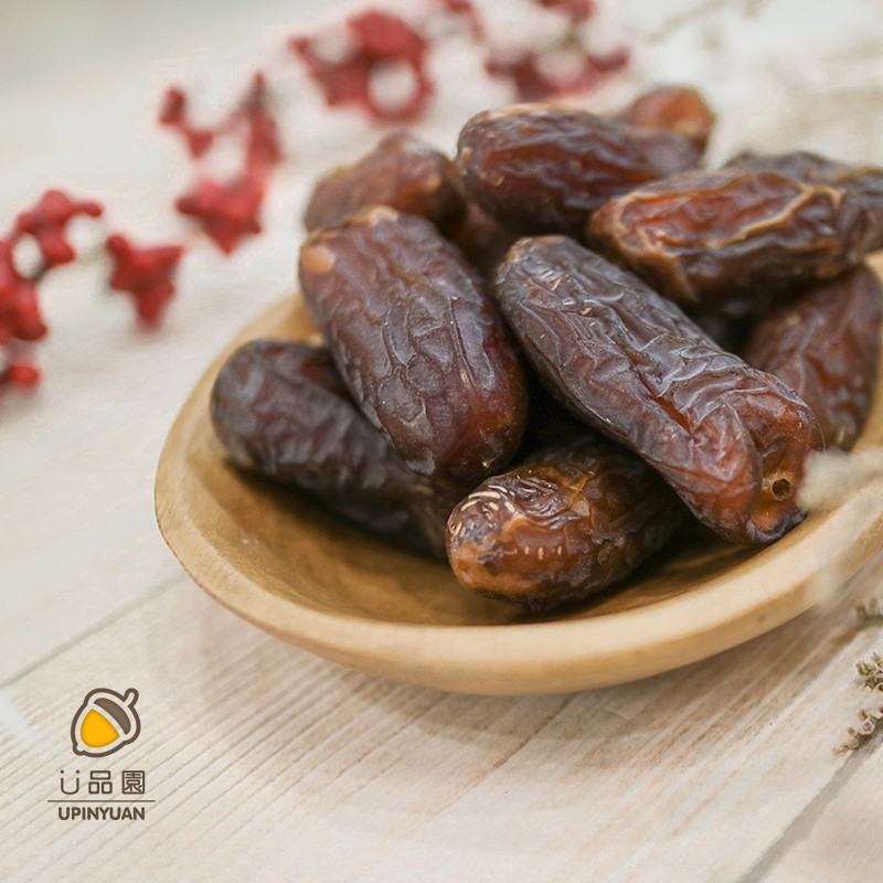 營養價值高被稱為沙漠麵包，每日食用椰棗就能維持基本生存活力，是回教徒齋戒月的必備食品。幾乎70%的成分都是單糖及葡萄糖，純天然無任何人工添加物，豐富的B群和鉀元素與高纖特性，脂肪及膽固醇極低，含有豐富