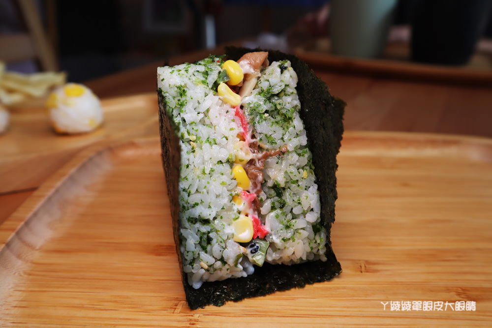 新竹竹北早餐推薦必吃！米八手作飯糰，比超商御飯糰還要大兩倍的巨無霸三角飯糰