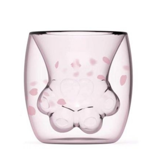 用這超萌造型的杯子喝上飲品 真的超級舒壓 就算是路人也一定要入手一杯的阿!!!! 產品尺寸：瓶口直徑6cm，瓶口高度10cm，瓶底4.5cm 產品容量：250ML 產品材質：玻璃 產品包裝：紙盒