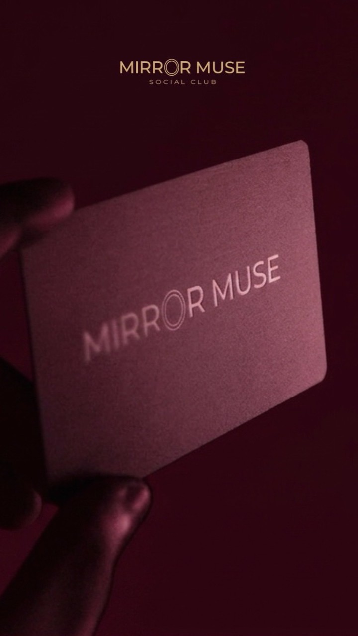 mirror muse🥂
