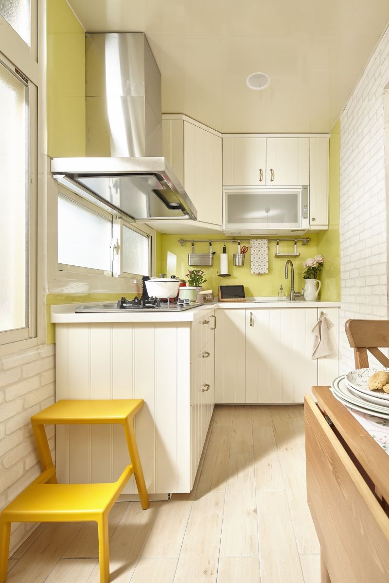 運用家具櫃體：IKEA METOD系統廚櫃組合、HITTARP 門板、MÄSTERBY 墊腳凳NT.$1,295元