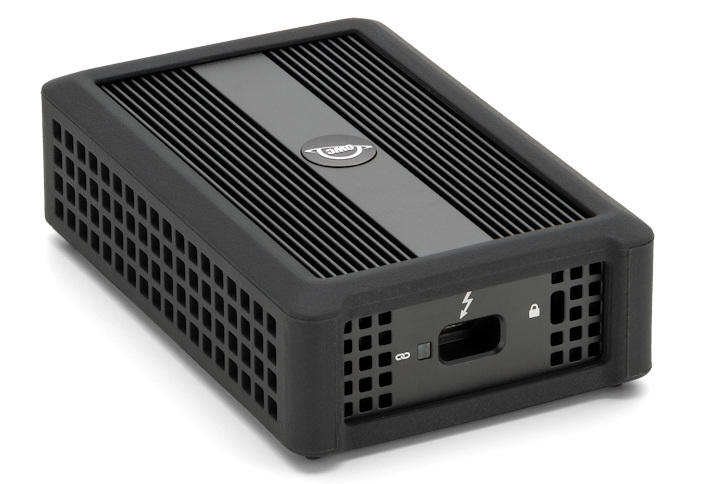 Thunderbolt 3 10G Ethernet Adapter外接式網路卡顧名思義就是採用Thunderbolt 3介面。