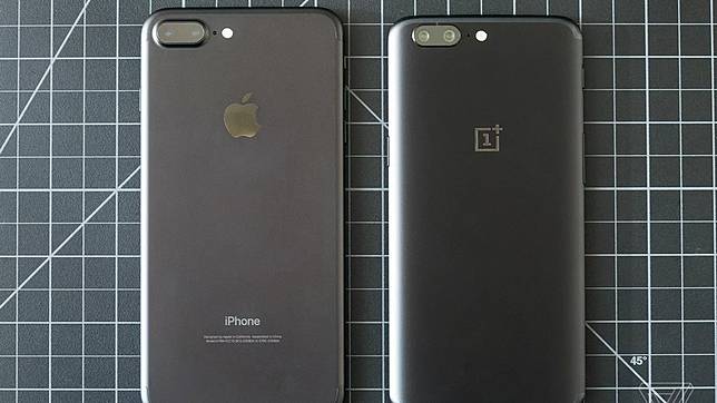 Mirip iPhone 7 Plus, OnePlus 5 Cuma Dibanderol Rp 6,4 Juta!