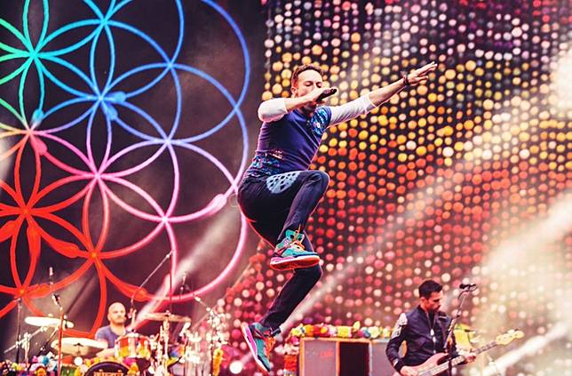 Wah, Orang Indonesia Malah Nyanyi Indonesia Raya Saat Lagu Royal Anthem Thailand di Konser Coldplay?