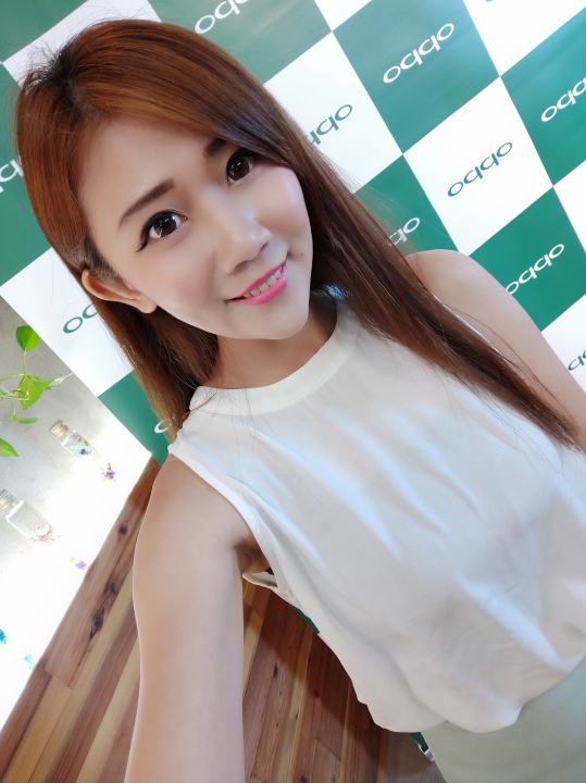 OPPO R17 簡單動手玩，外型更美、AI 自拍變聰明