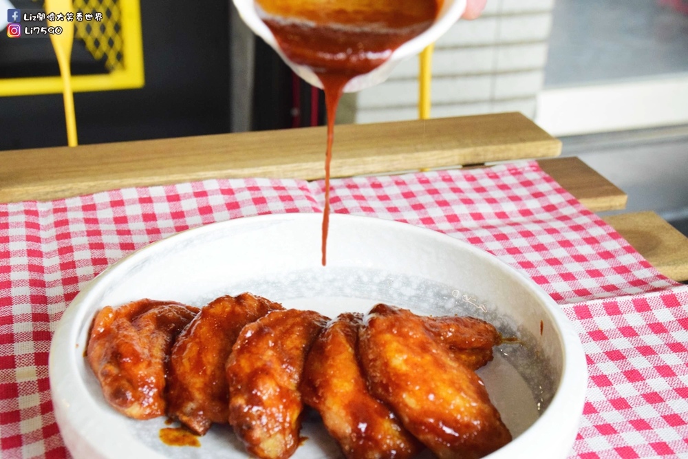 惡魔島世界炸雞-大里美食-大里消夜【Blog】部落格公版圖樣-08Liz開懷大笑看世界.jpg