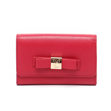 身穿一襲黑色洋裝 珍珠項鍊與墨鏡化身成電影中的女主角到紐約來一場冒險吧優雅蝴蝶結化身小女人最甜美的配件踏上自信步伐成為眾人眼光的焦點