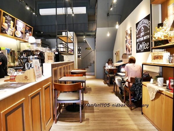 【新莊不限時咖啡廳】咖竅咖啡 Cotcha Coffee 新莊中和店 #輕食 #拖鞋堡 #黑潮白玉鮮奶 #黃金曼巴拿鐵 (3).JPG