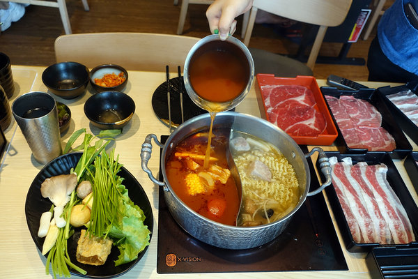 和牛涮日式鍋物放題台北忠孝東店(菜單價位、訂位、生日優惠、小孩收費)，聚餐或一個人都能享用的超值和牛三吃
