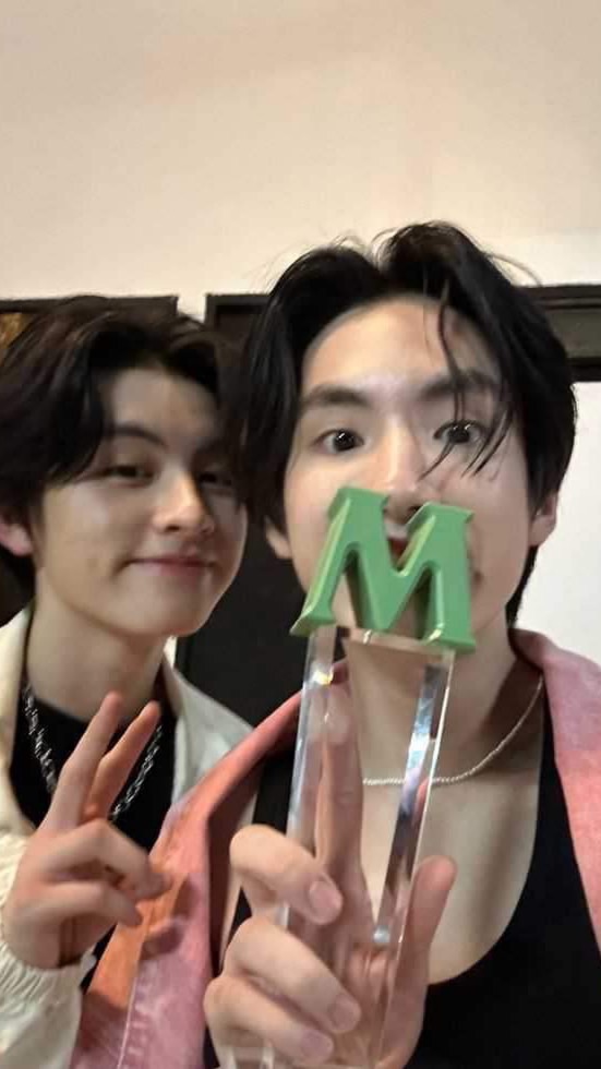 ด้อมไอติมนมม