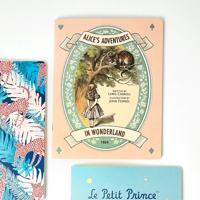 ●愛麗絲夢遊仙境古典童話系列 ●100g模造紙不易透頁 ●布紋設計封面質感佳