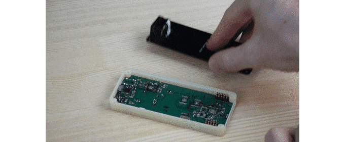 由駭客開發、為駭客設計的手機 WiPhone ，不但能土砲客製還能當開發板使用