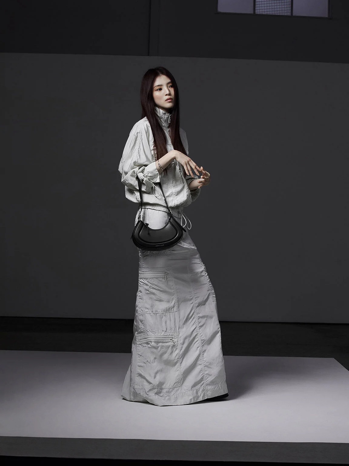 Charles & Keith Petra 微笑肩背包