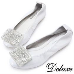 ◎真皮舒適柔軟好穿|◎亮眼優雅娃娃鞋|◎市價3,980元定位:流行品牌品牌:Deluxe種類:跟鞋適用性別:女生鞋頭款式:娃娃鞋尺寸:22cm,22.5cm,23cm,24cm,25cm版型:正常鞋面