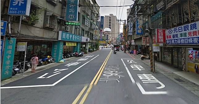 公車司機未見乘客上車　粗工男慘遭車輪輾過