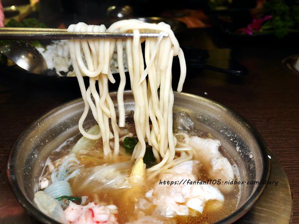 【中和美食】鮮來一鍋 #霜降牛肉 #活跳蝦 #雙人套餐680元 #不收服務費 #自助吧無限供應 (18).JPG