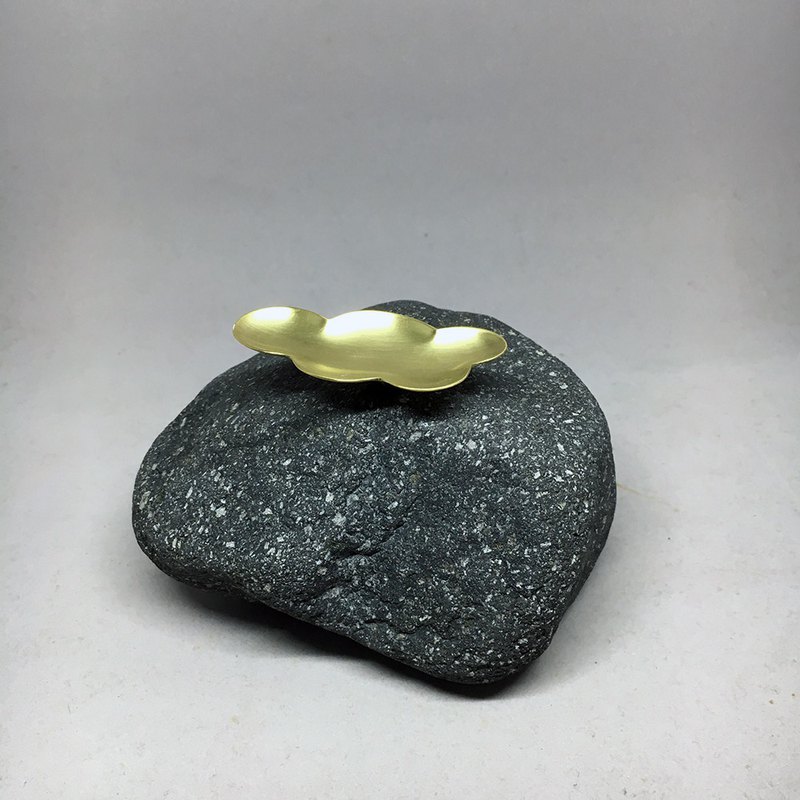 香道/燻香座/香錐座~雲起石(B款大)單品~讓香氛增添生活感受,黃銅與石頭的搭配,光擺著就很有質感,青冶金工手作的詩原創生活薰香小品,讚!(單品,網路刊登相片即為售出商品)抗疫共體時艱,為感謝大家持續