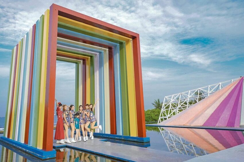 高雄戶外景點、高雄山區景點、高雄約會景點、高雄散步景點 旗津彩虹教堂