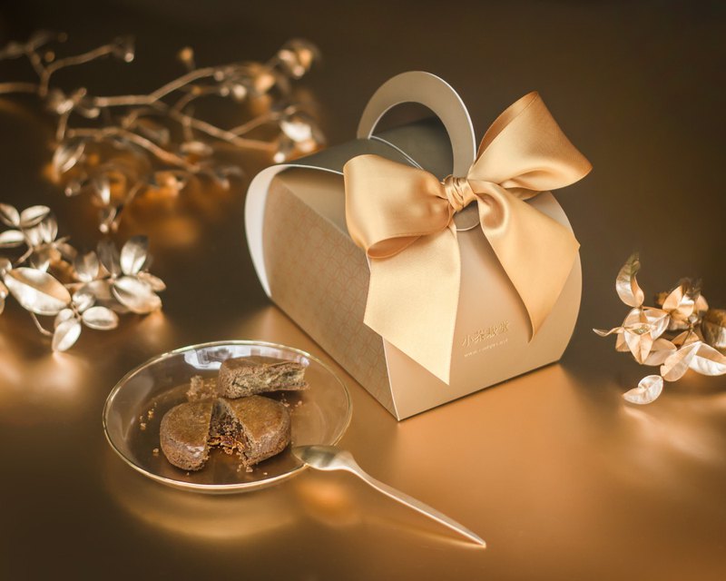 小茶集結5款深色系甜點，結合所有體貼女孩的食材。 桂圓：從內在溫補妳的心；柚子: 取之於大地的天然甘美；玫瑰：洋溢浪漫細緻香氣 奢華滋味為氣色加分，為生活帶來好心情，讓妳散發由內而外的快樂。