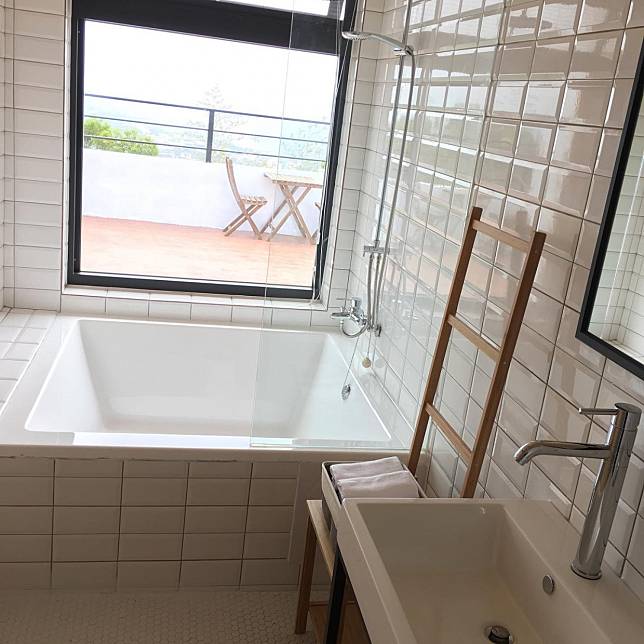 ▲放一缸熱水，在煙霧氤氳中，忘掉一切煩惱（圖/雲山初露民宿）