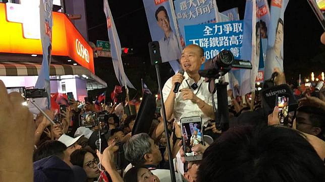 影／韓粉太熱情太擠逛不了 韓國瑜逛文化路夜市行程提早結束
