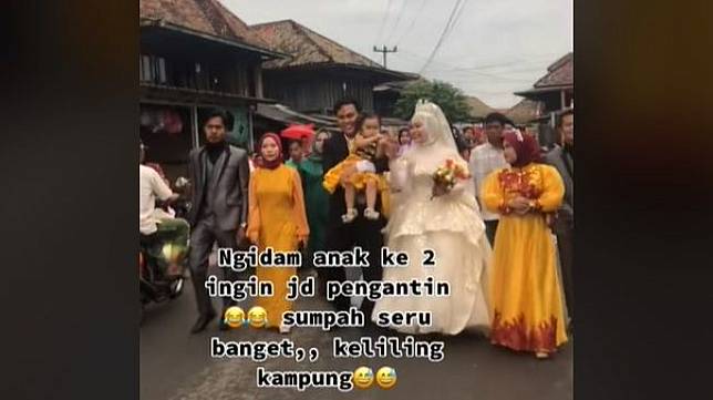 Hamil Anak Kedua, Wanita Ini Ngidam Jadi Pengantin dan Keliling Kampung. [TikTok]