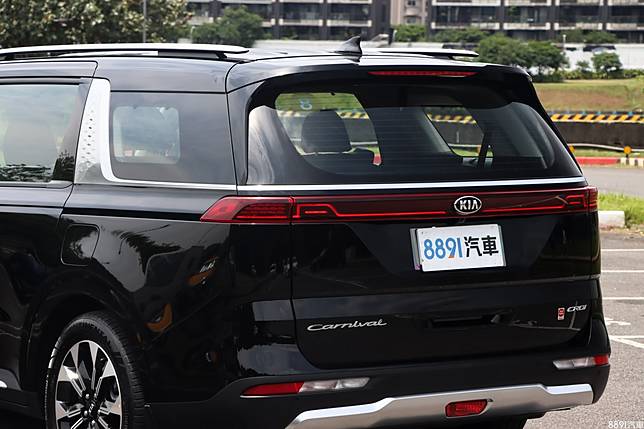 Mpv界的高 大 帥 Kia大改款carnival試駕 81汽車交易網 Line Today