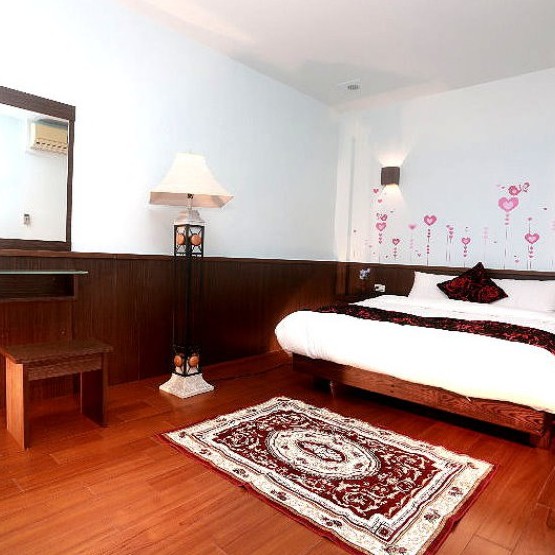 從前，有一個古老的中國傳說在這裡發生：龍宮裡的龜將軍，愛上了龍王的女兒—噶瑪蘭公主，這段戀情曝光後，龍王一氣之下把龜將軍變成了龜山島，自己的女兒則化作連綿不絕的蘭陽平原，讓彼此只能隔著太平洋相望。站在