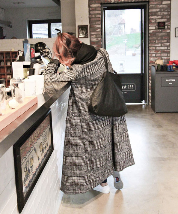 格子翻領長大衣 好質感加絨保暖OL美學格紋好搭長版毛呢大衣 艾爾莎【THH00017】