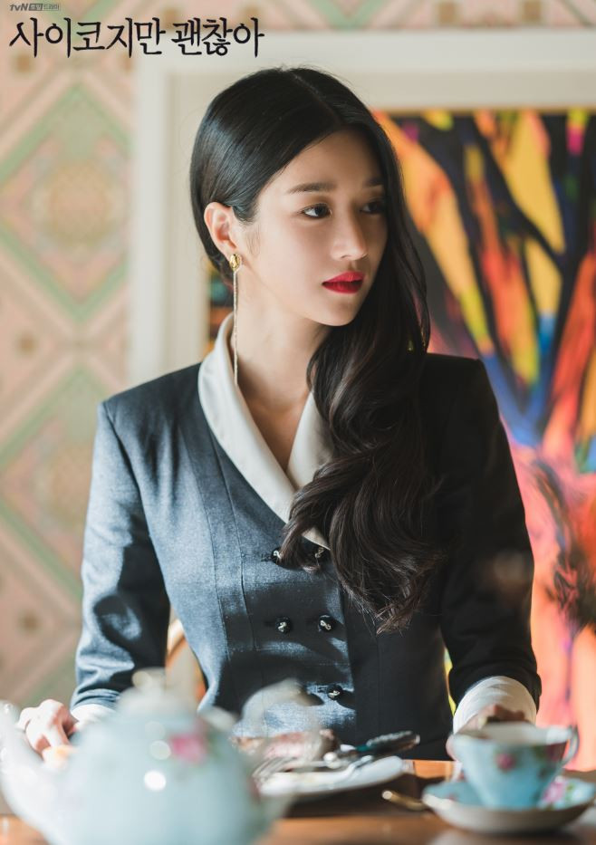 《雖然是精神病但沒關係》徐睿知造型解析：文英的華麗衣裳，是她的保護色！